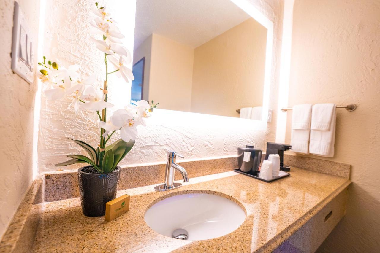 Mai Hana Hotel- Intl Drive, Trademark Collection By Wyndham Williamsburg Bagian luar foto