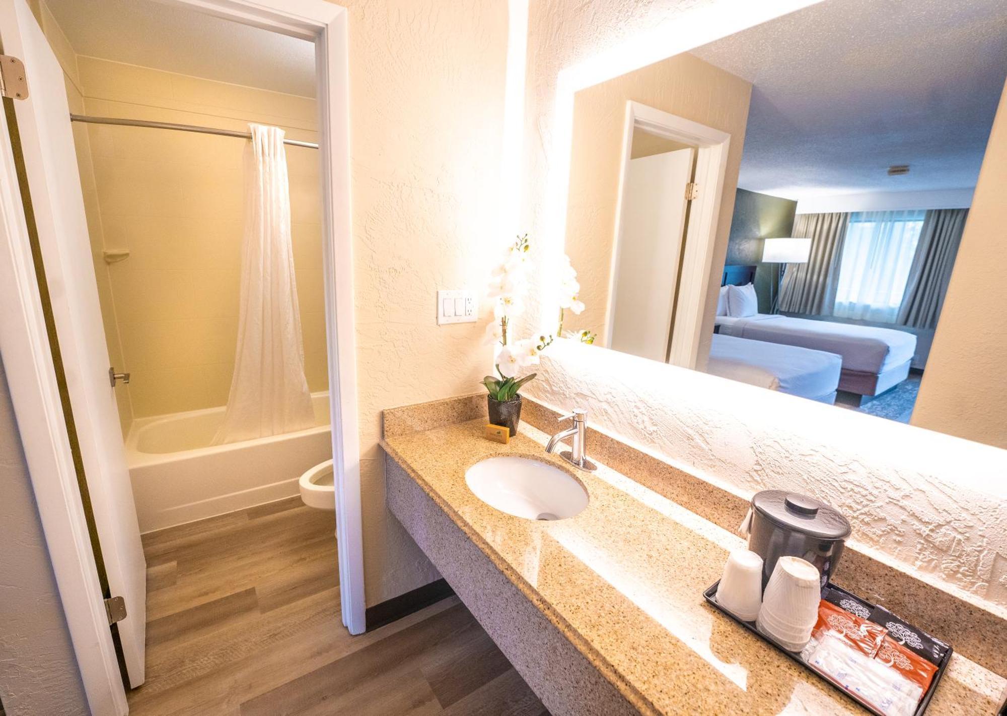 Mai Hana Hotel- Intl Drive, Trademark Collection By Wyndham Williamsburg Bagian luar foto